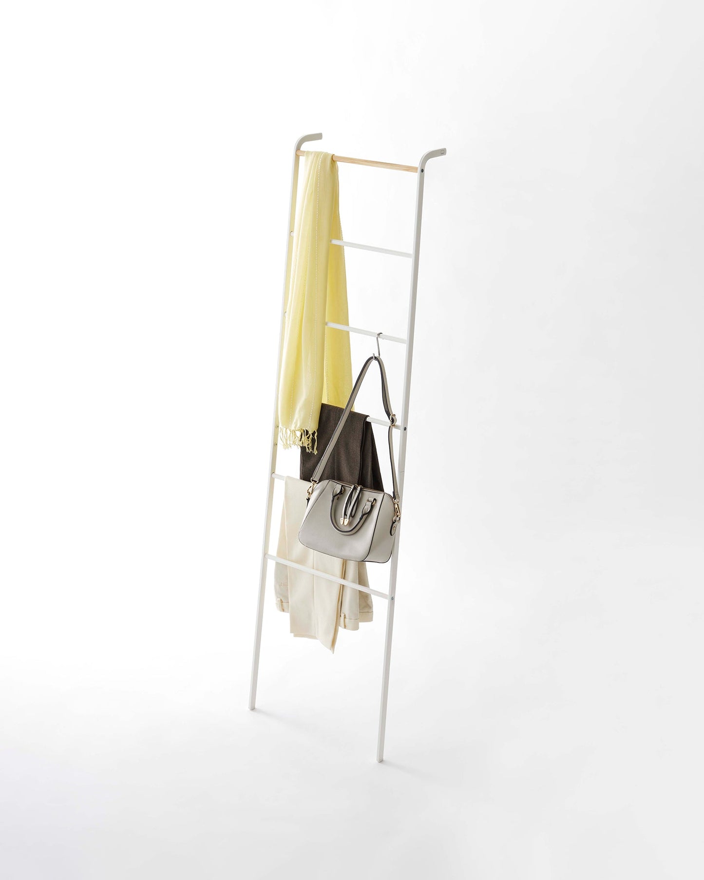 Tower Leaning Ladder Rack in White/Natural