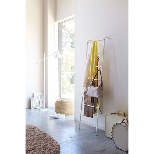 Tower Leaning Ladder Rack in White/Natural